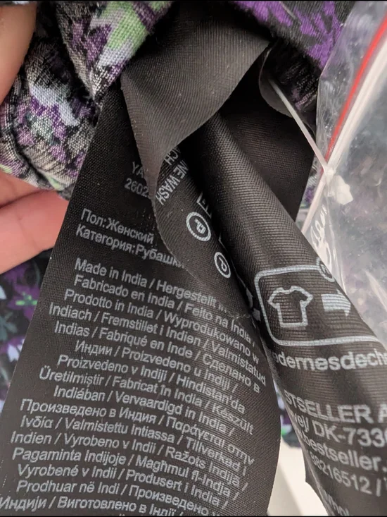 Women's Black Floral Button-Front Ruffle Blouse - Picture 5 of 5